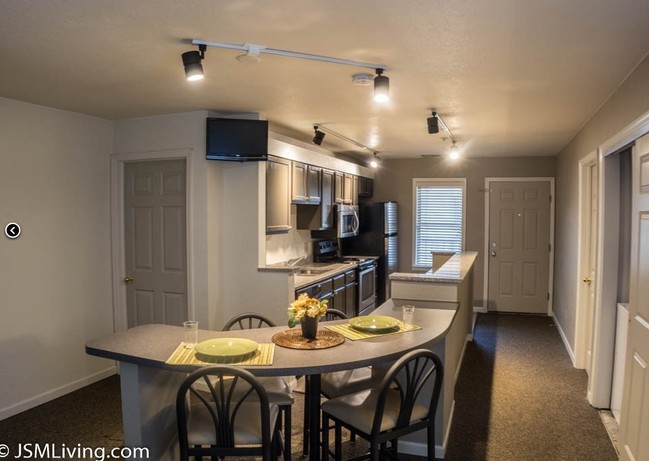 Interior Photo - Johnstowne