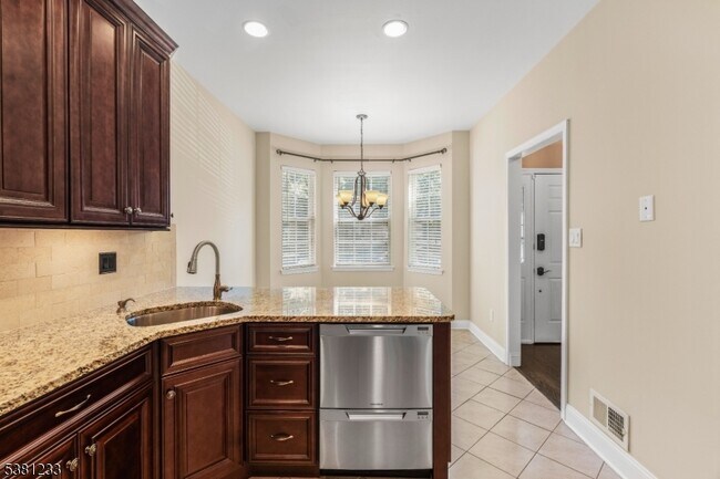 Building Photo - 15 Faxon Dr