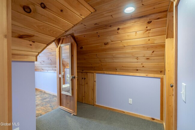 Building Photo - 288 Church St