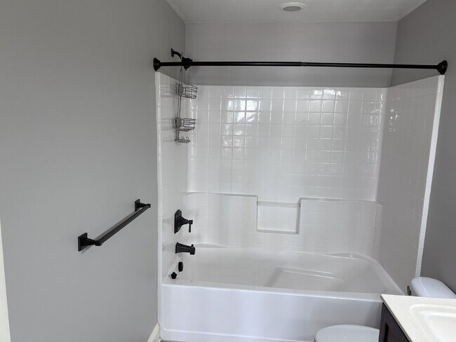 Building Photo - 3 Bedroom, 2 1/2 Bathroom Farmington Charm in Forest, VA! Gym and field house included.