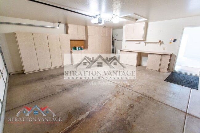 Building Photo - 10864 E Lindner Ave