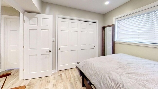 Building Photo - Rehabbed Duplexed NorthHalsted Two Bedroom...