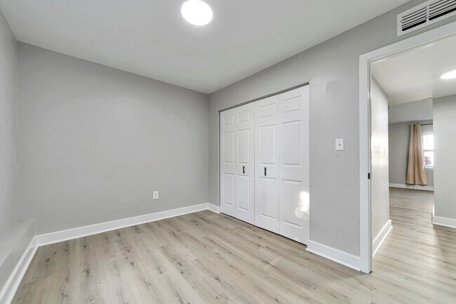 Building Photo - 616 N 21st St