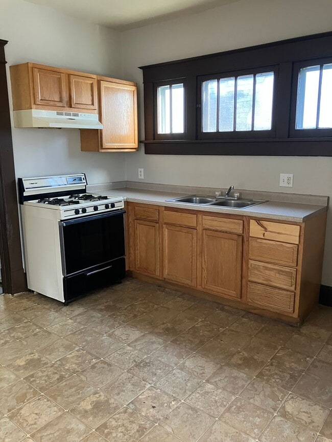 Building Photo - 432 2nd Ave