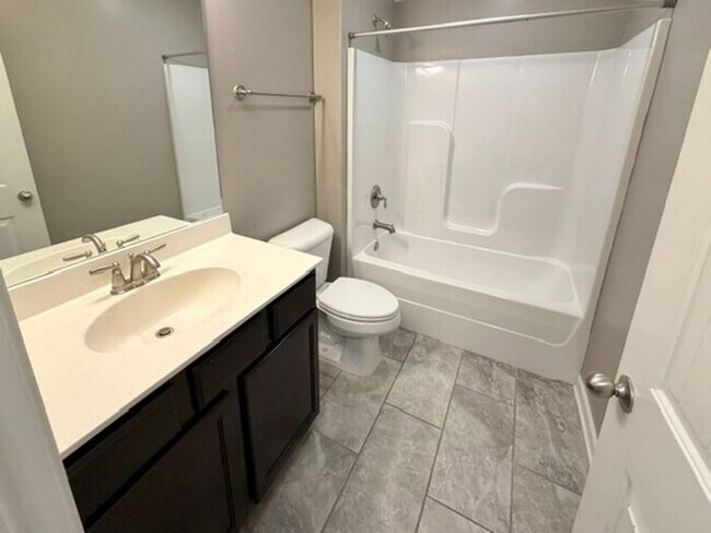 Building Photo - Now Leasing a 4 bedroom 3 bath home in Olive Branch