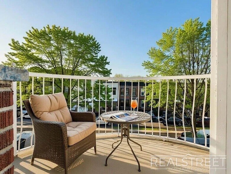 Building Photo - Decatur Street