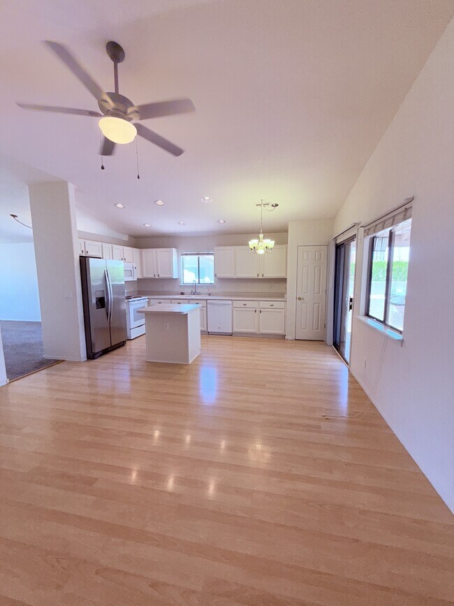 Building Photo - 8010 N Siskiyou Dr