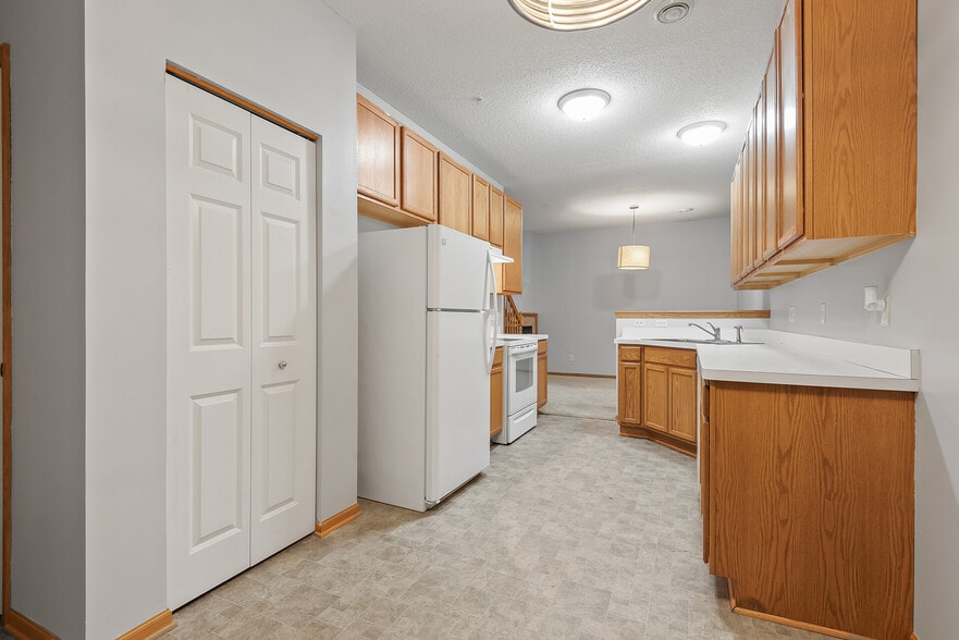 Building Photo - 5020 Holly Ln N