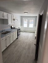 Building Photo - 122 River Rd