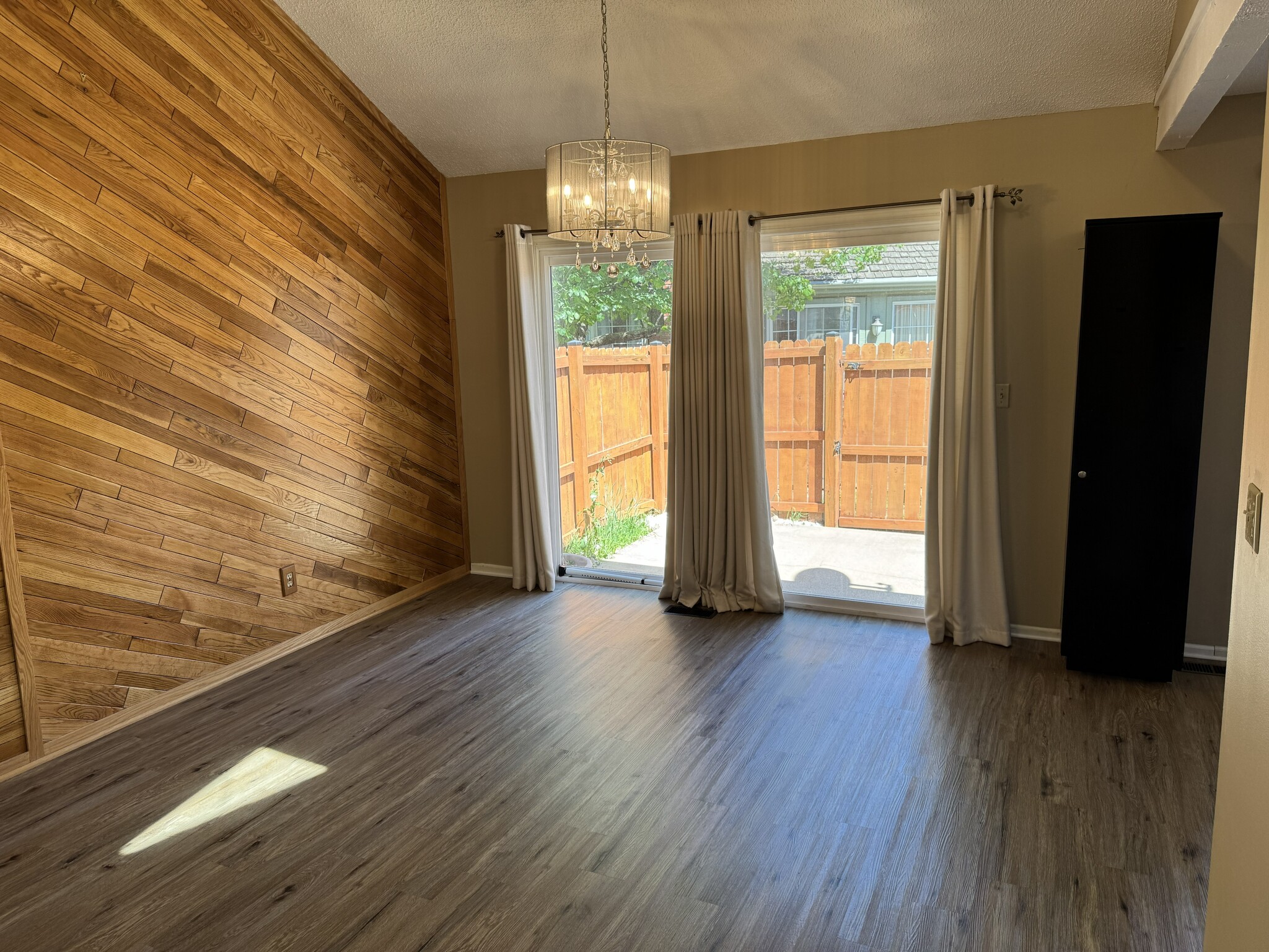 Building Photo - 10121 Edelweiss Cir