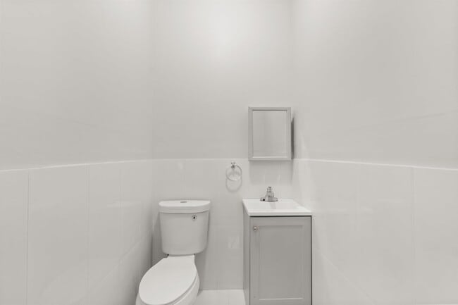 Building Photo - 78 Court House Pl