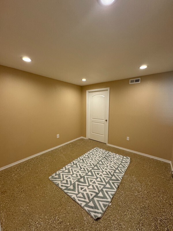 Building Photo - 8291 Water Oak Dr