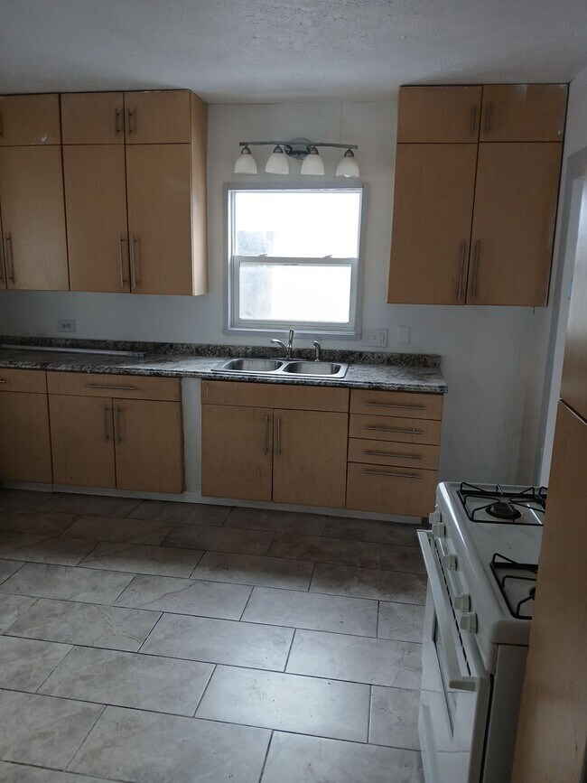 Building Photo - 626 15th St