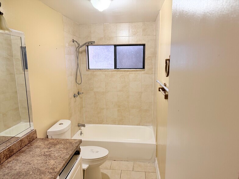 Building Photo - 1825 Adventure Pl