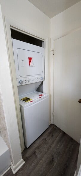 Washer/Dryer - 293 Cosmos Dr