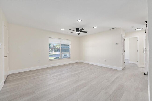 Building Photo - 1538 SE 25th St