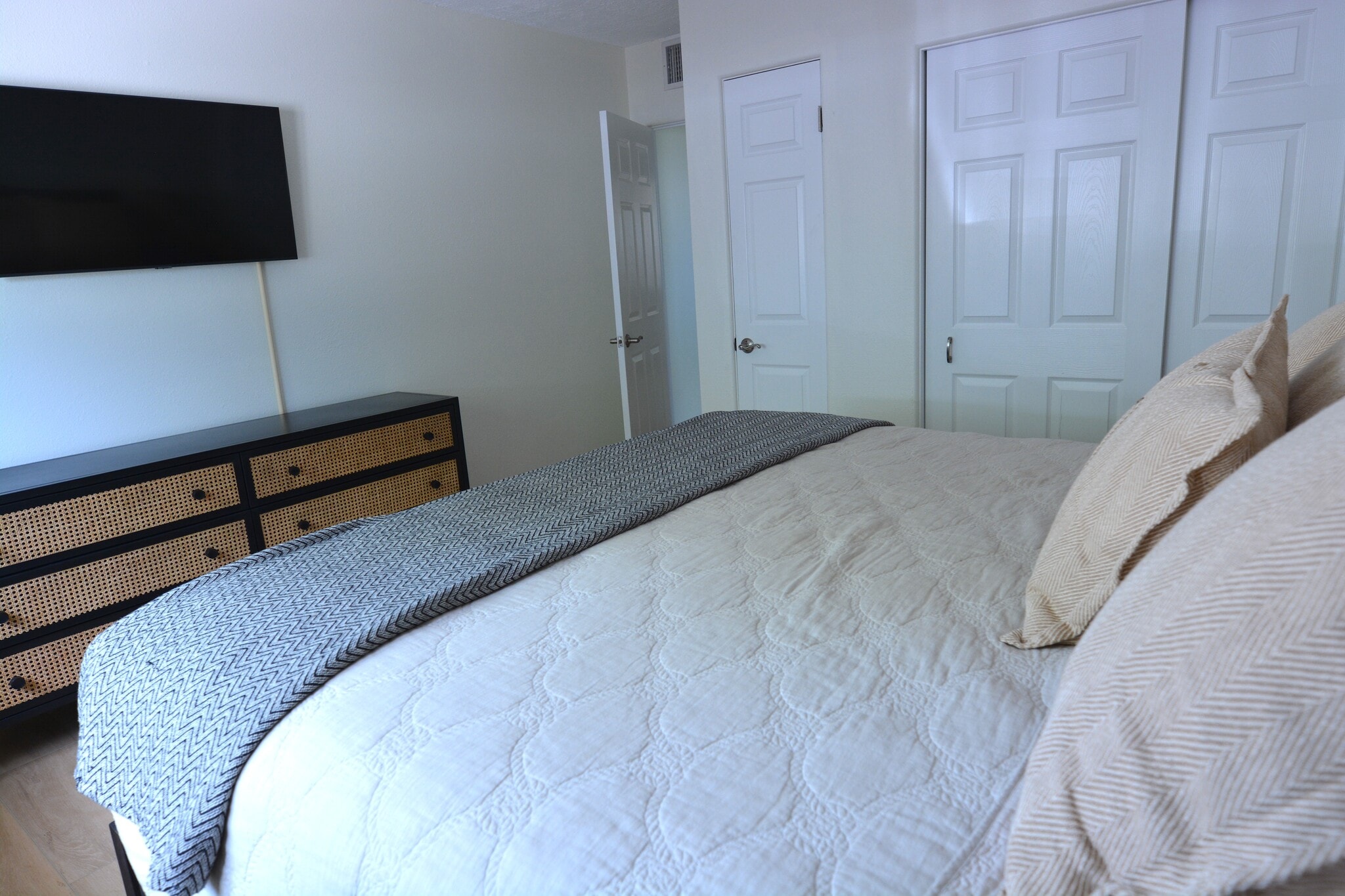 MBR - 4815 3rd Ave NW