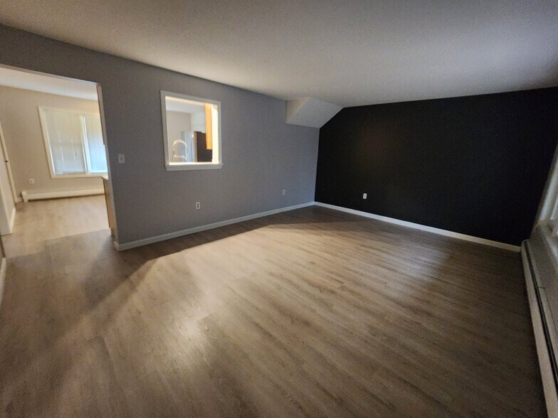 Building Photo - 205 Forest Dr