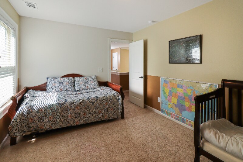 Building Photo - 4010 Lake Manor Way