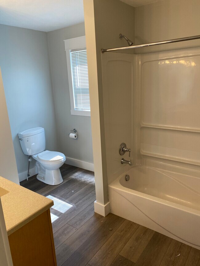 Bathroom - 3840 S Eastmont Ave