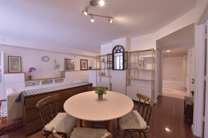 Building Photo - 880 N Pollard St