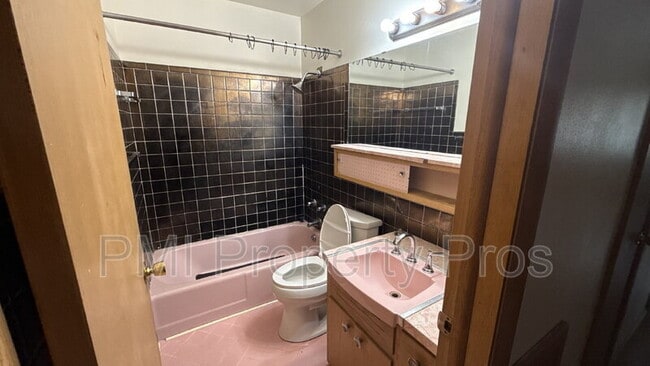 Building Photo - 8520 W Arden Pl