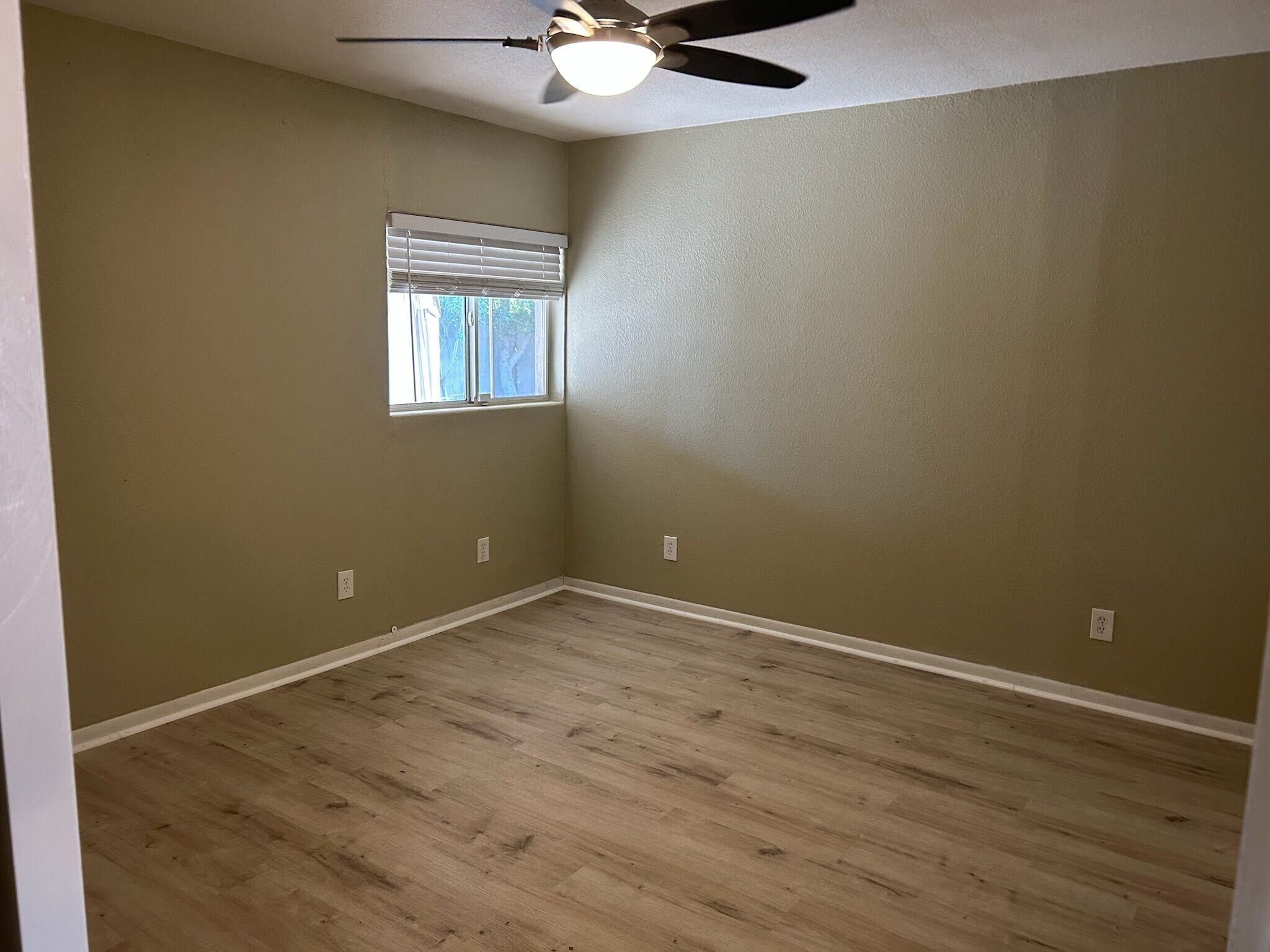 Building Photo - 2933 W Muriel Dr