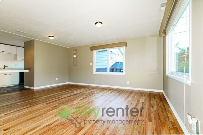 Building Photo - Comfort and Charm in This Bright 2-Bedroom...