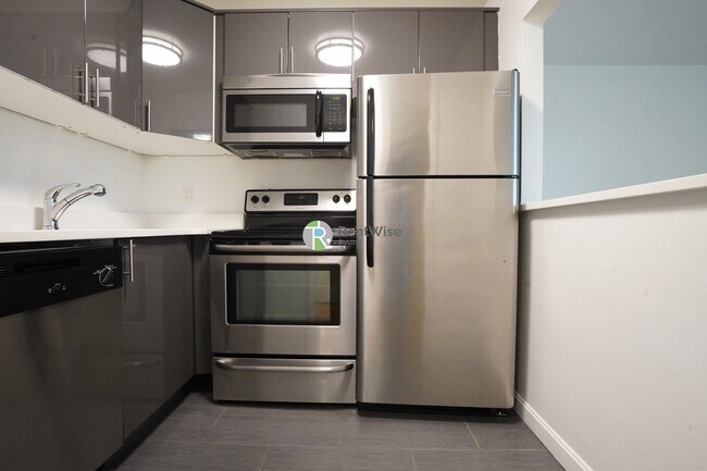 Building Photo - 14 Marion St