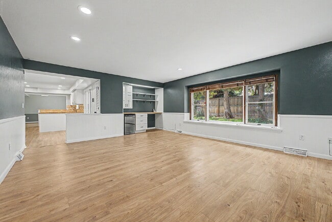 Building Photo - "Spacious 4-Bedroom Oasis with 4 Full Baths in Prime Englewood Location – 3306 Sq. Ft. of Comfort...