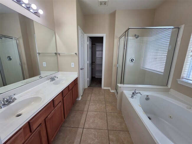 Building Photo - 2242 Waxwing Dr