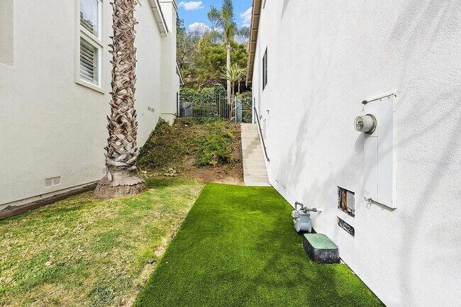 Building Photo - Don't miss out! Gated/Secured 3 br 2 ba home