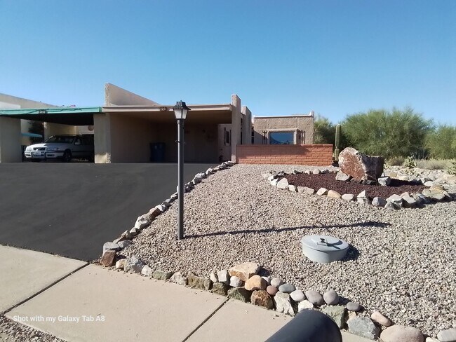 Building Photo - Unfurnished end unit townhome  55 and older community