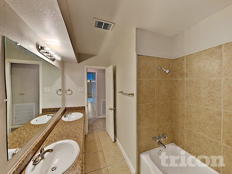 Building Photo - 411 E Carby Rd