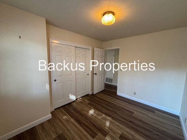Building Photo - Nice two bedroom condo in Westwood gated community
