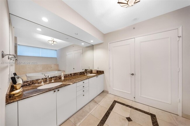 Building Photo - 17555 Collins Ave