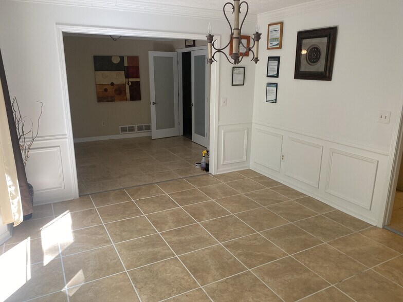Building Photo - Room in House on Lilburn Stone Mountain Rd