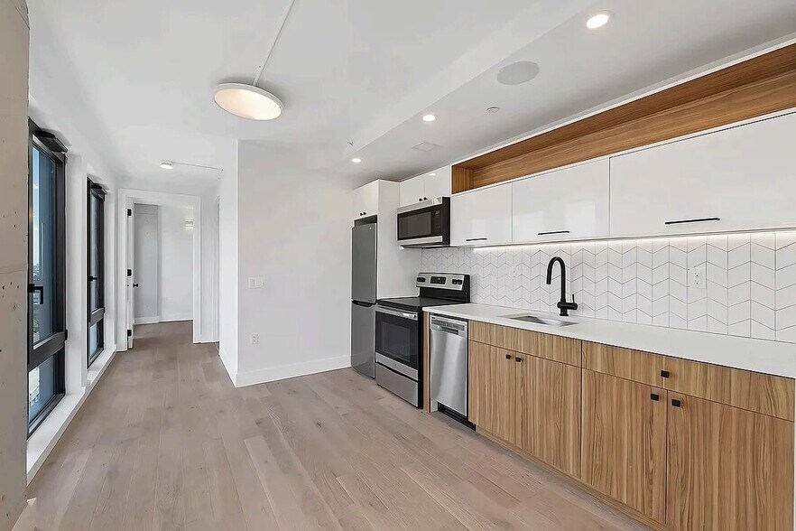 Building Photo - 60 W 125th St