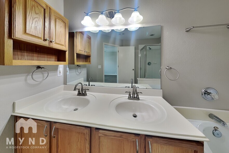 Building Photo - 7318 Rosebud Bend Dr