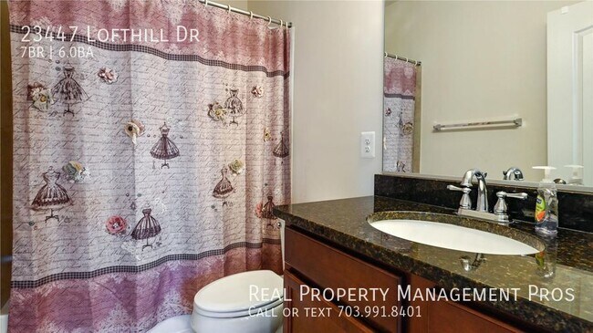 Building Photo - Beautifully Maintained 7 Bedroom 6 Bath Ho...