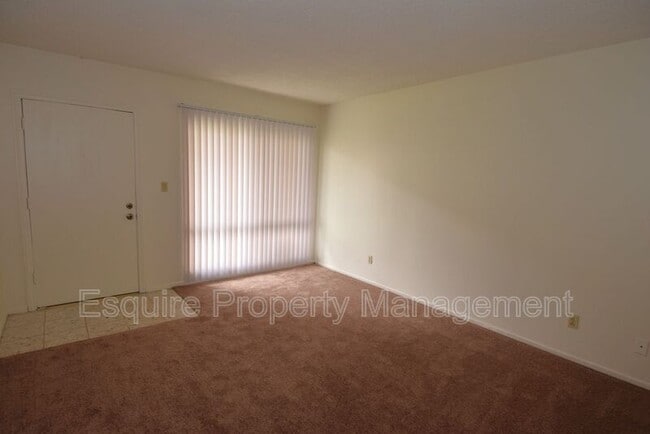 Building Photo - 2050 N Ventura Rd