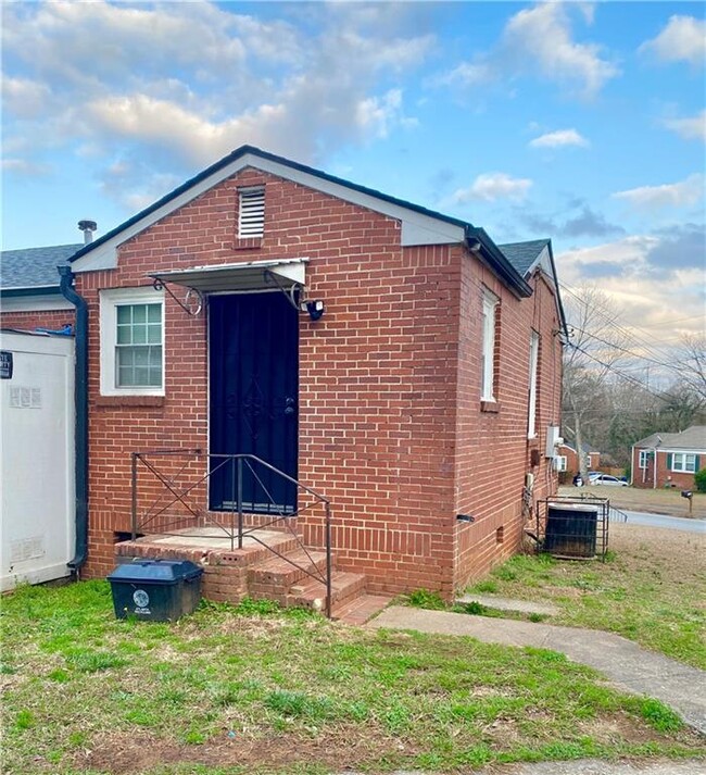 Building Photo - 1789 Cahoon St SW