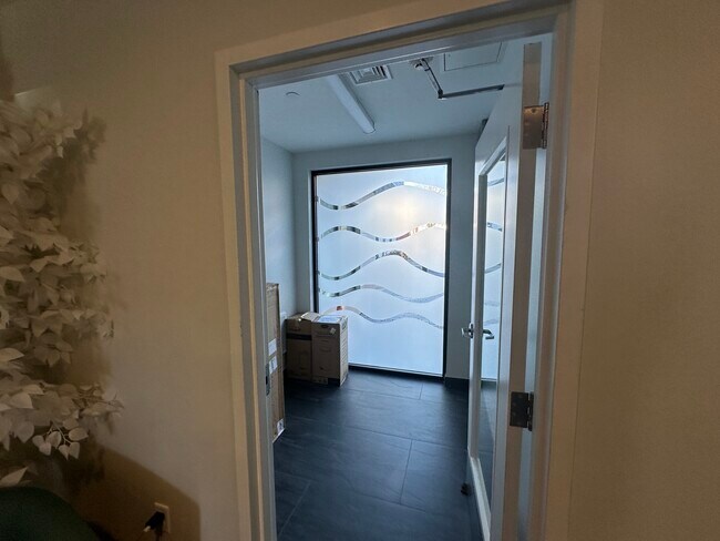 Building Photo - 205 Maverick St