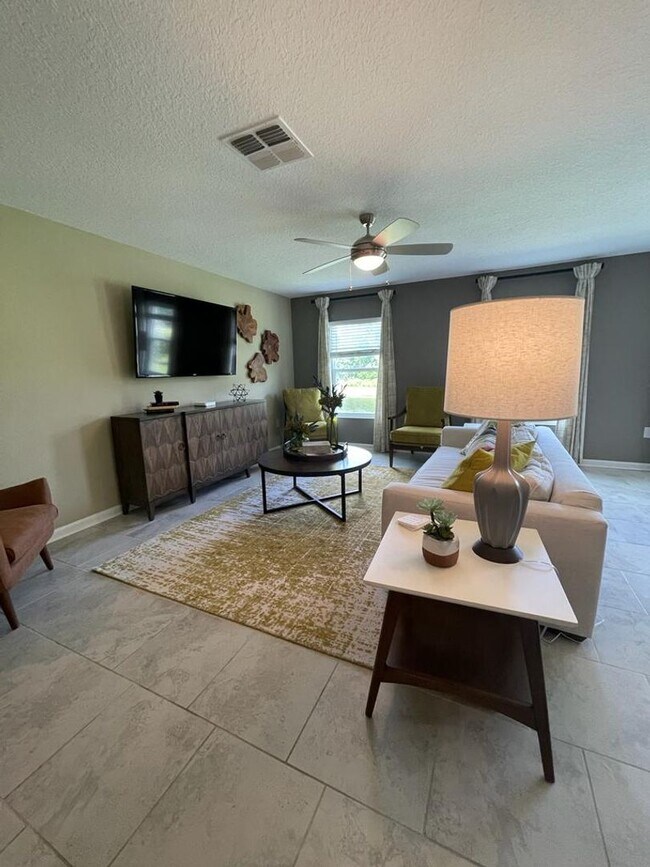Building Photo - BEAUTIFUL BRAND NEW 2022 Home in the new S...