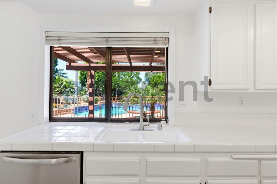 Building Photo - 6863 De Grazia Rd