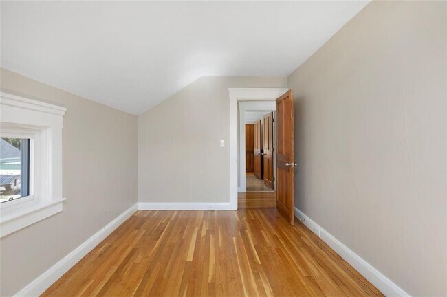 Building Photo - 3461 Kingstown Rd