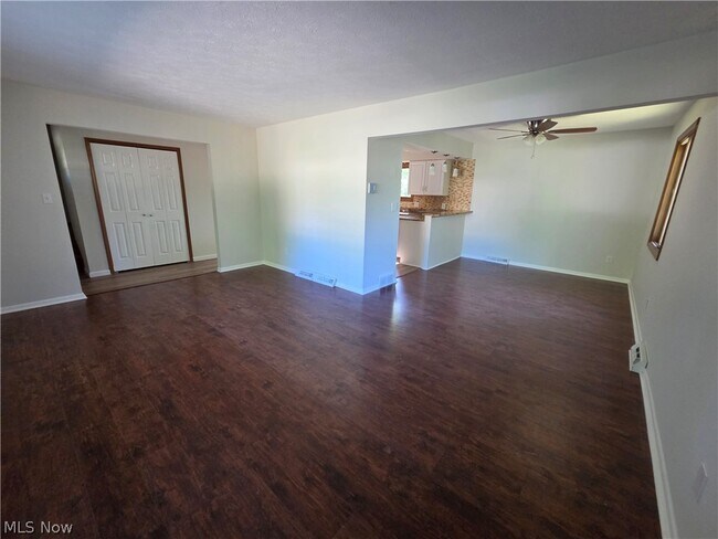 Building Photo - 2540 Charney Rd