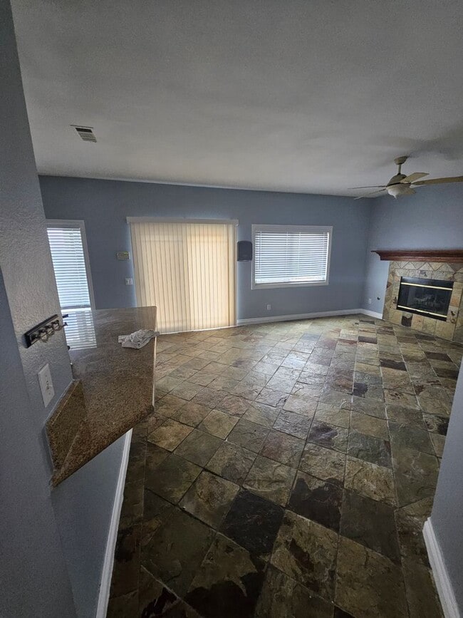 Building Photo - Beautiful Corona Home with POOL!