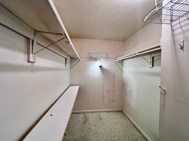 Building Photo - 2 bedroom 2 bathroom condo blocks from the Virginia Beach Oceanfront.