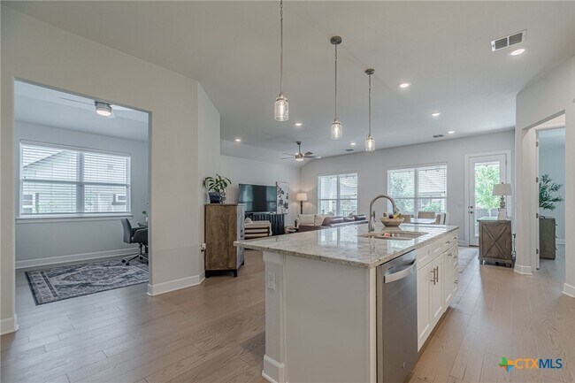 Building Photo - 1435 Dancing Oak Ln